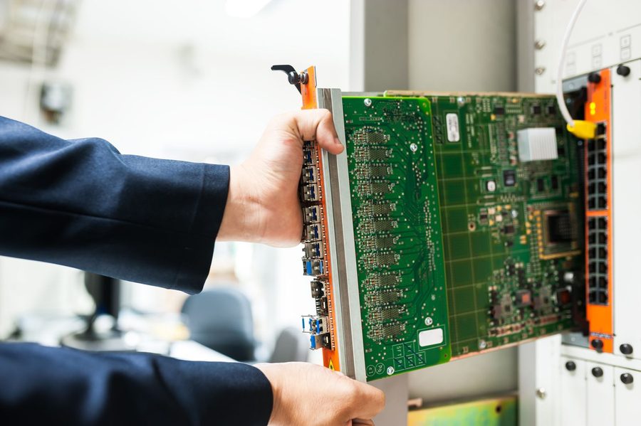 Network and procurement teams tracking Cisco Smart Licensing, Smart Net support, and DNA subscription renewal dates
