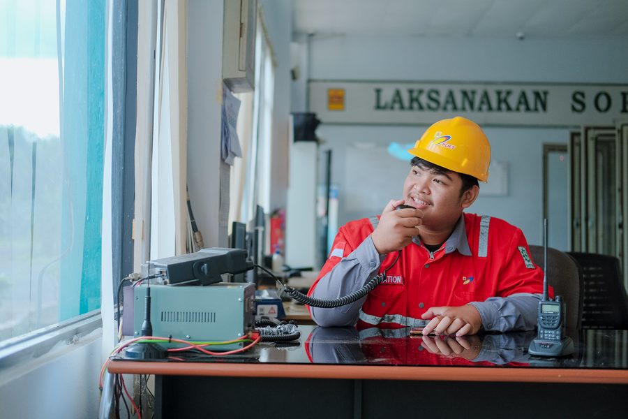 Operations and facilities teams tracking FCC Part 90 business radio license call signs, frequency coordination, construction notifications, and ULS renewal dates