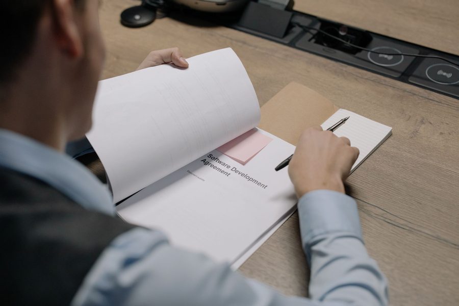 IT and procurement teams tracking software maintenance and support agreement renewals, support hours, patches, SLA terms, and annual maintenance fees