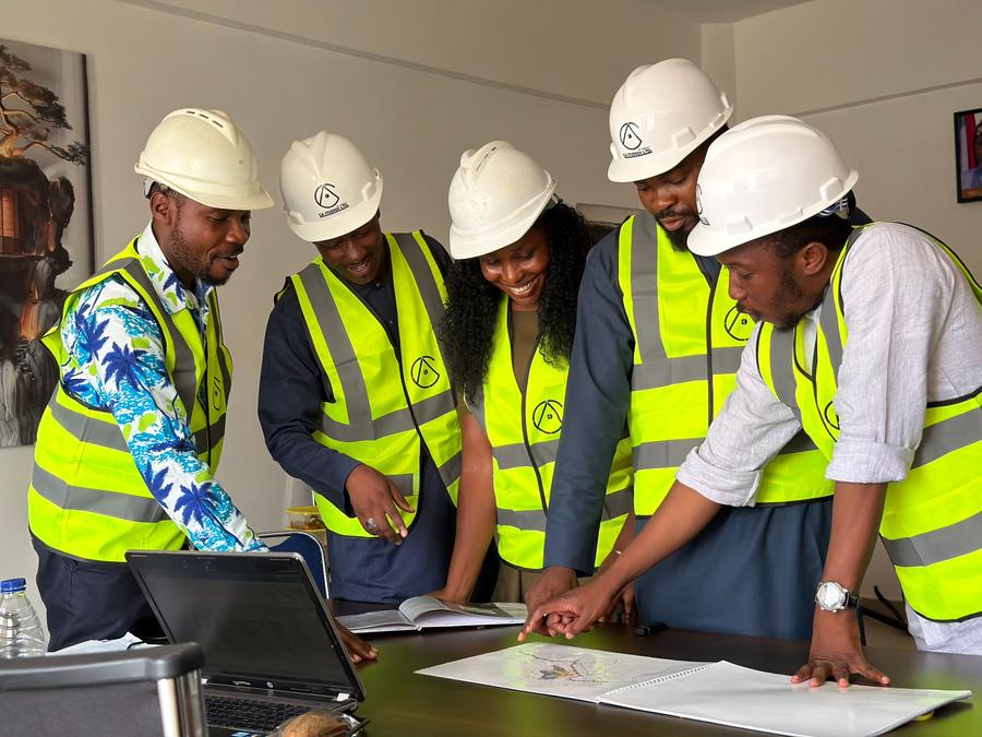 Contractors and project teams tracking bid, performance, and payment surety bond expiry and project-tied bond periods