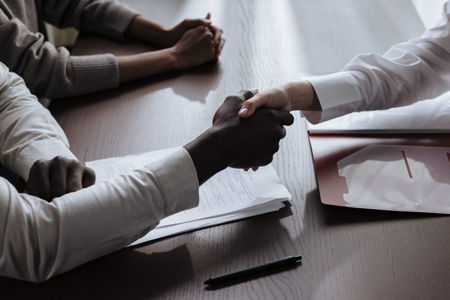 Procurement and legal teams tracking vendor contract start, end, renewal, and auto-renew notice windows across a US B2B vendor portfolio