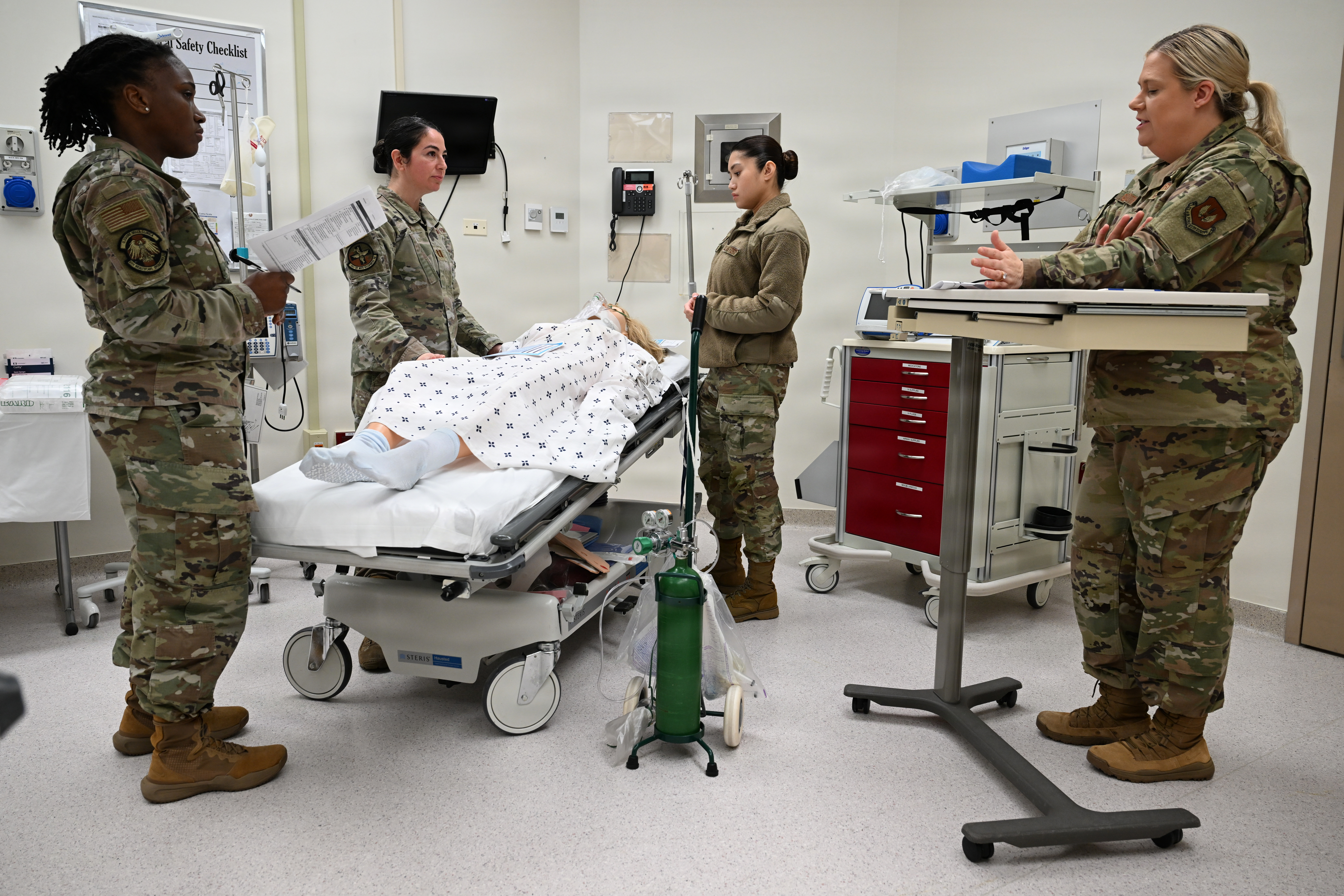 ATLS training session led by trauma instructor